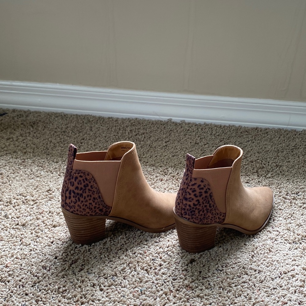 Brown with leopard animal print